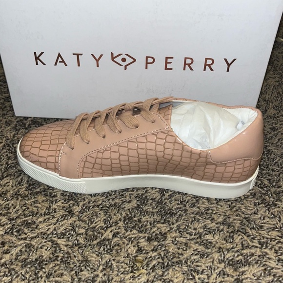 Katy Perry Butterscotch The Rizzo Cherry Sneakers Women’s Size 5.5 - Picture 3 of 13
